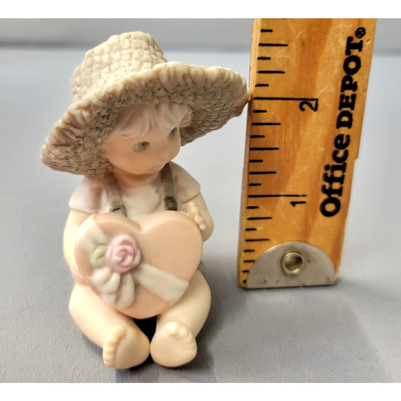 Enesco Pretty as a Picture Figurine You've Captured My Heart Boy #487686 Mini - Picture 8 of 11